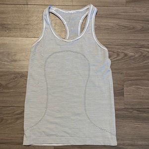 lululemon swiftly tech razorback size 6